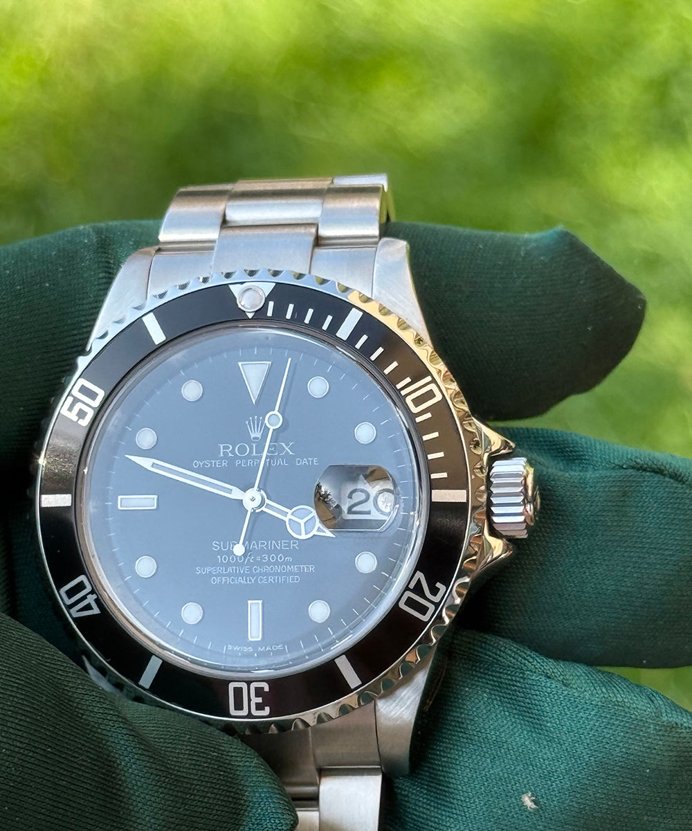Rolex - Submariner Date - 16610 - 40 mm - top condition rehaut engrave warranty CARD