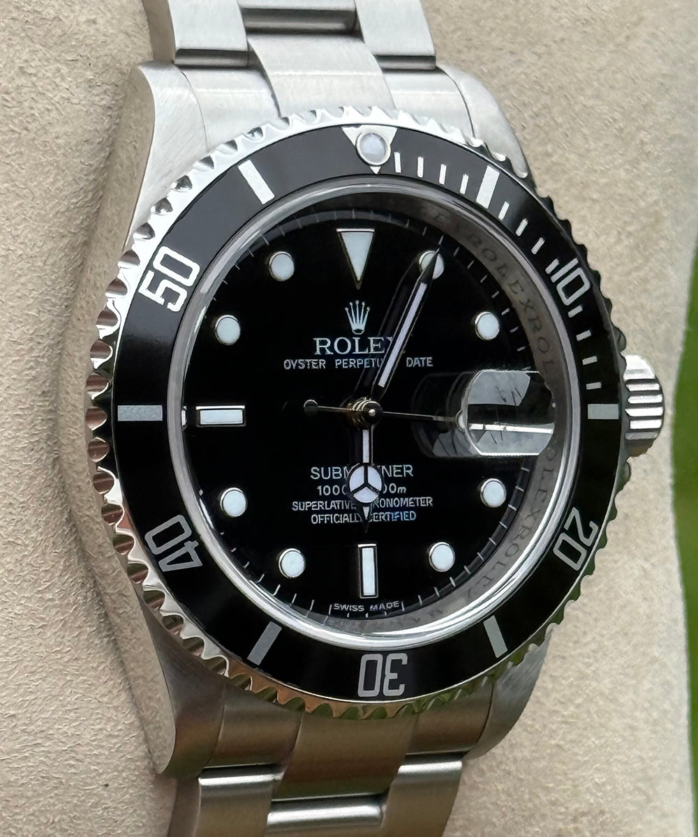 Rolex - Submariner Date - 16610 - 40 mm - top condition rehaut engrave warranty CARD
