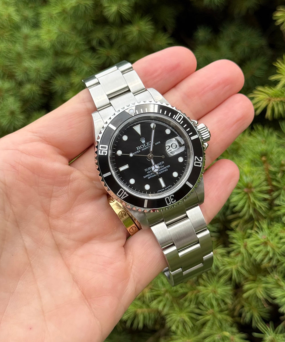 Rolex - Submariner Date - 16610 - 40 mm - top condition rehaut engrave warranty CARD