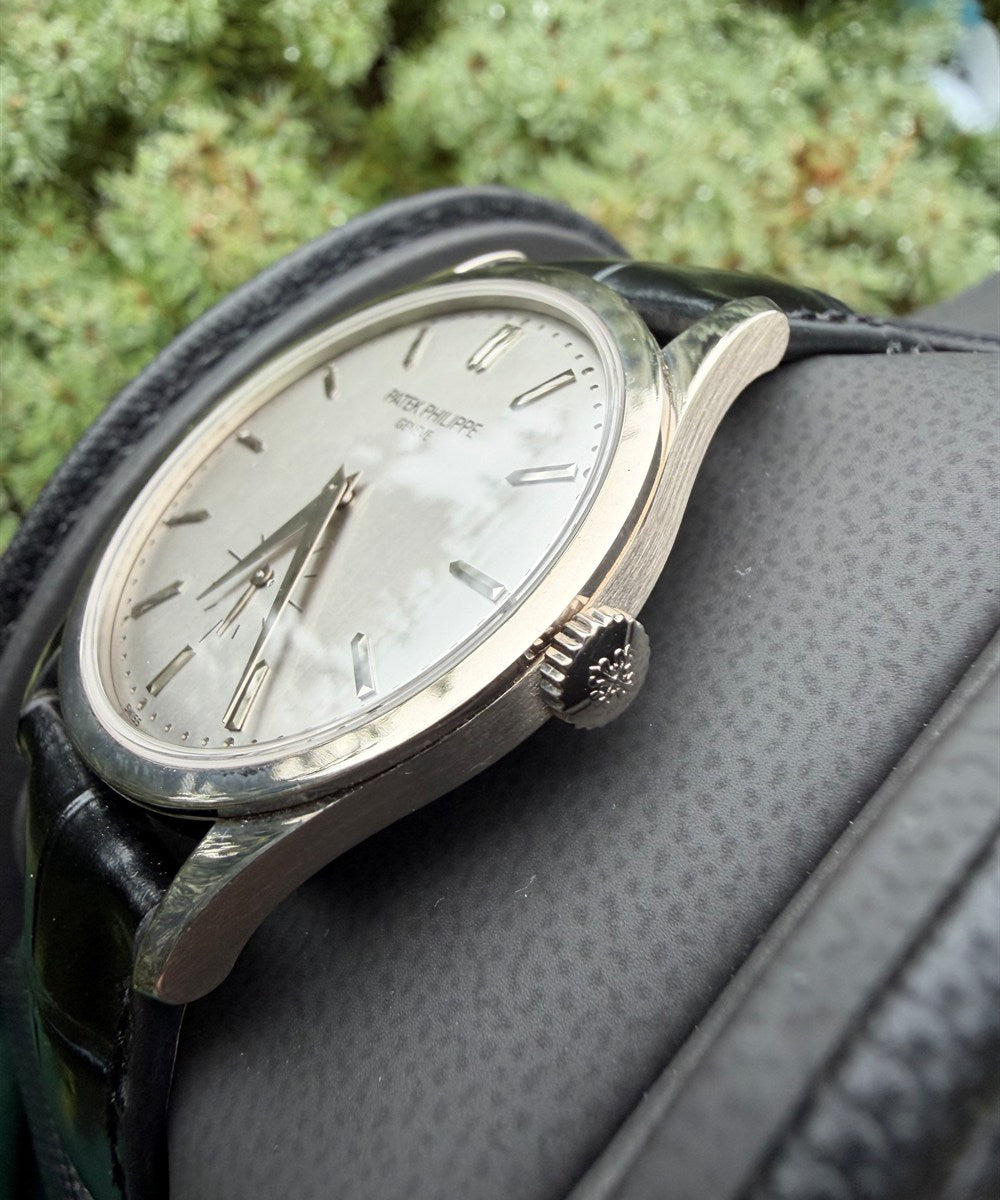 Patek Philippe Calatrava - 5196G-001 - 37 mm - Silber
