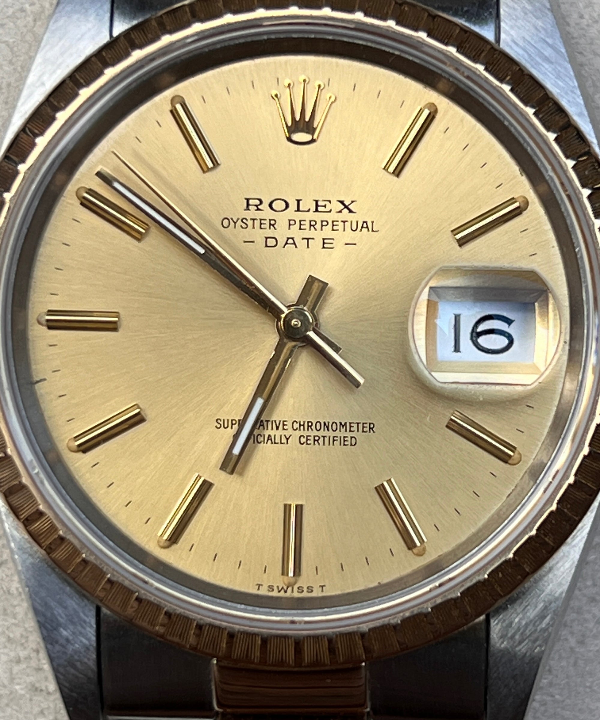 Rolex - Oyster Perpetual Date - 115233 - 34 mm
