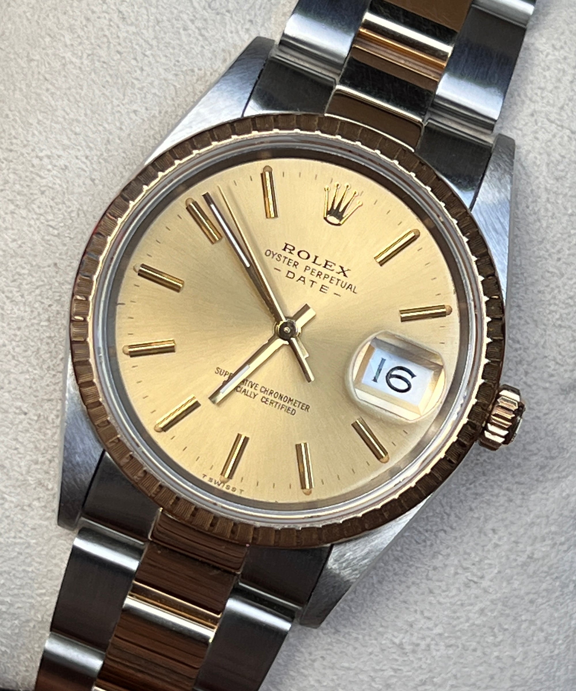 Rolex - Oyster Perpetual Date - 115233 - 34 mm