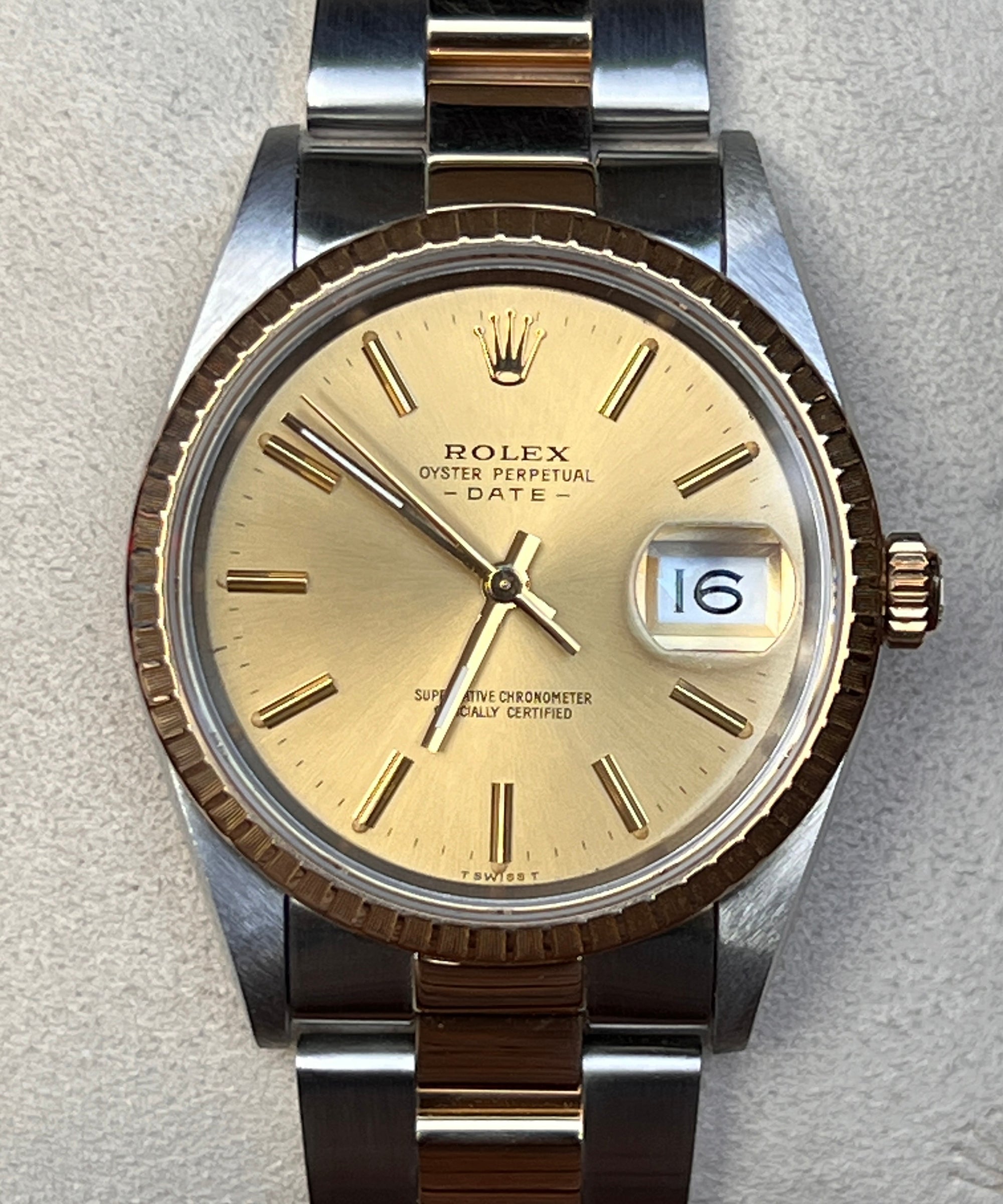 Rolex - Oyster Perpetual Date - 115233 - 34 mm