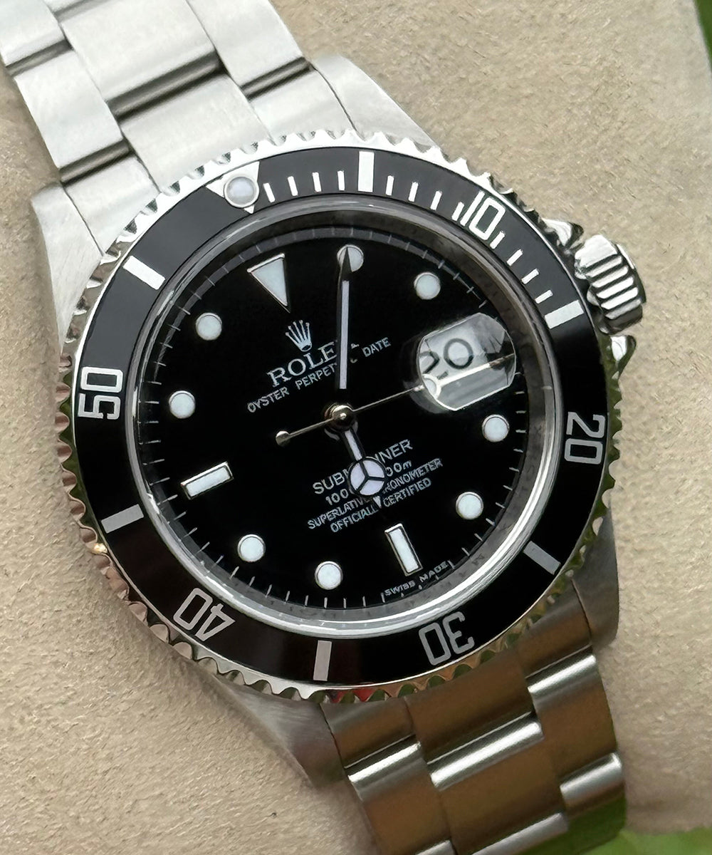 Rolex - Submariner Date - 16610 - 40 mm - top condition rehaut engrave warranty CARD