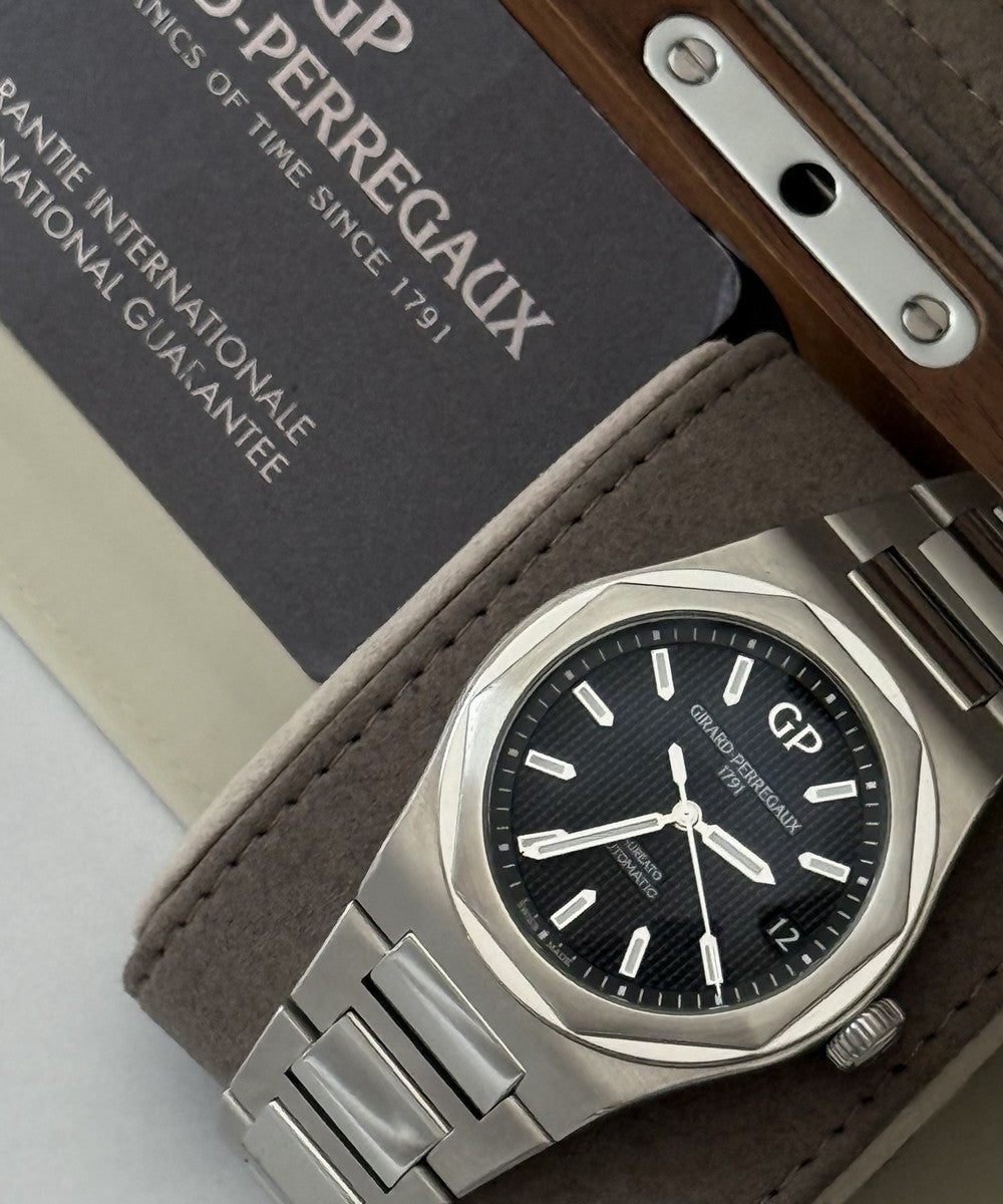 Girard Perregaux Laureato - 81010-11-634-11A - 42 mm - Schwarz